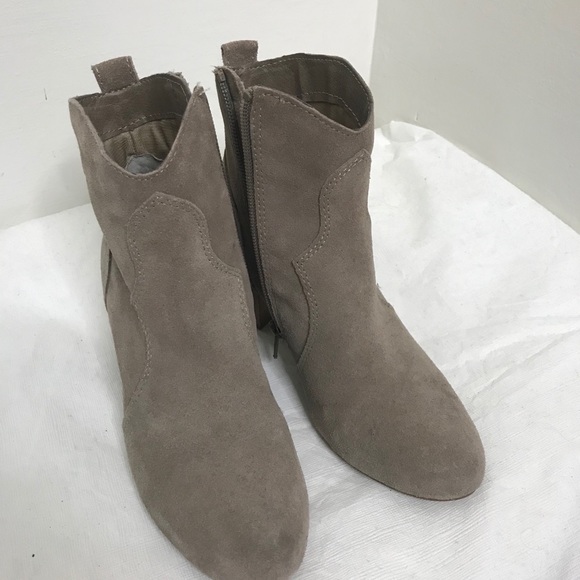 Steve Madden Hipster Brown Suede Ankle Boots - Picture 6 of 7